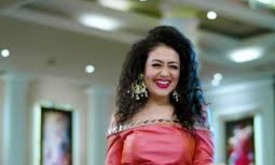 neha kakkar height in feet without shoes